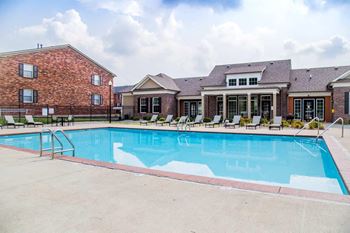 Invigorating swimming pool